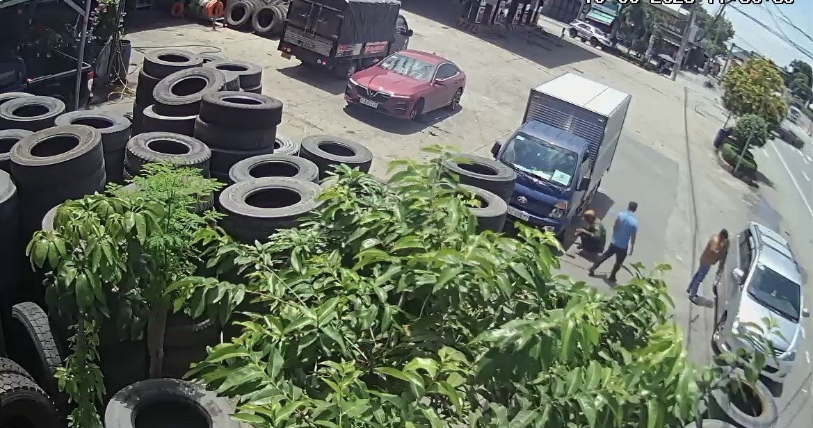 VÁ VỎ XE GIÁ RẺ TẠI DĨ AN